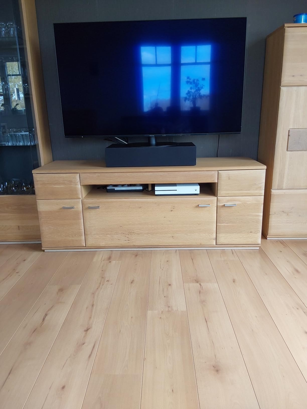 TV steht jetzt auf der Soundbase