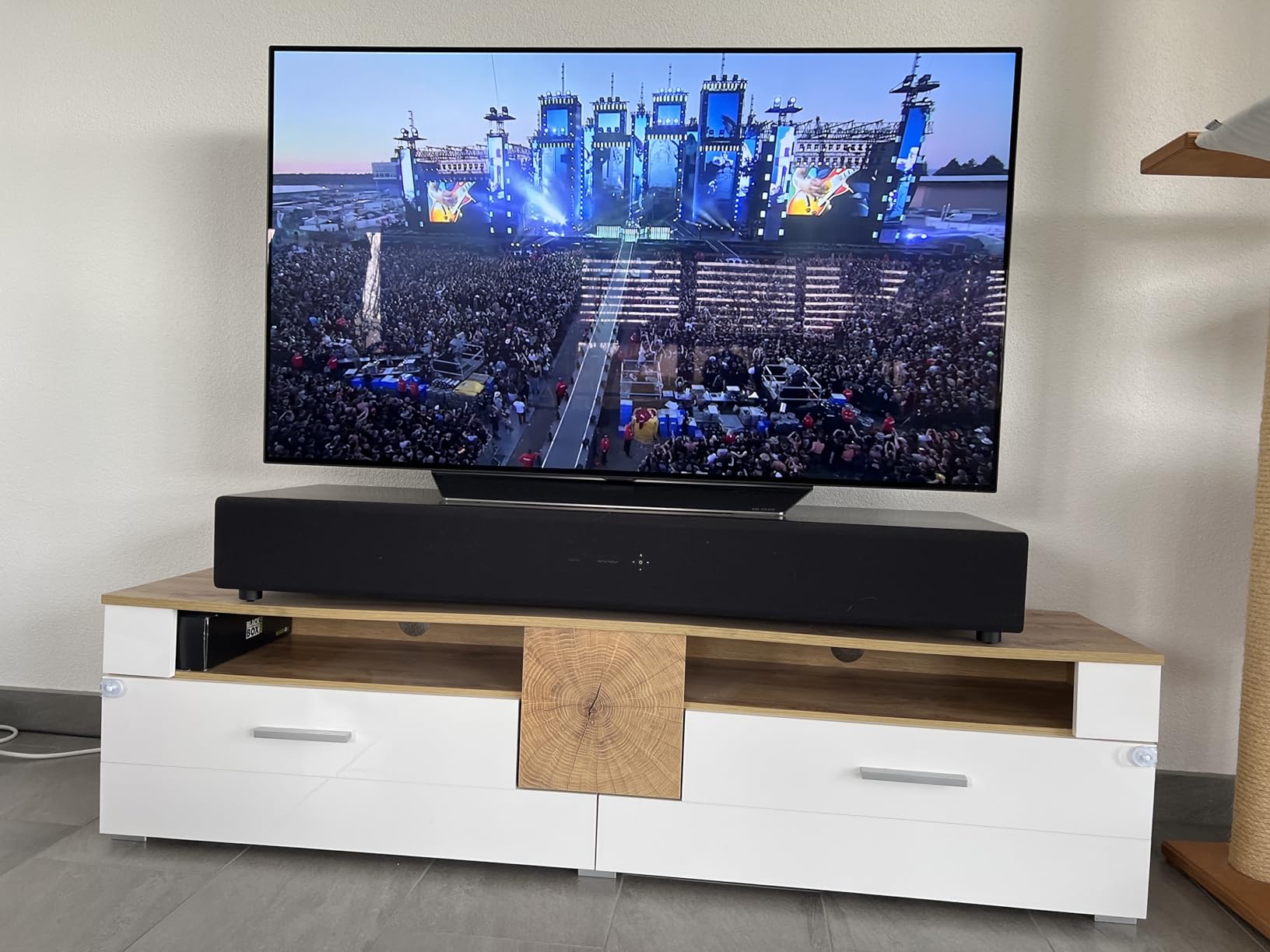 Perfekt unter dem Fernseher
