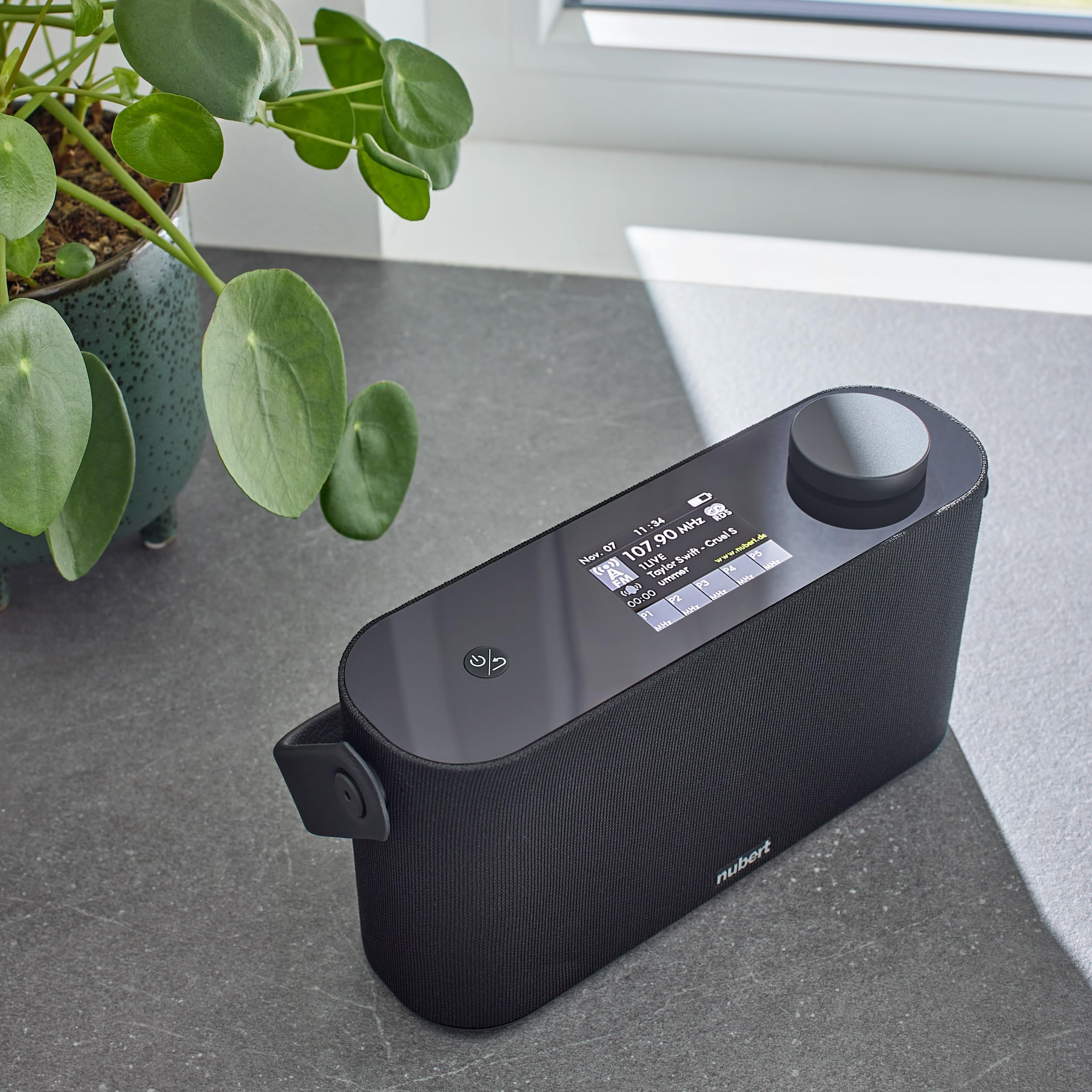 nubert-nugo-one-bluetooth-lautsprecher-schwarz-24-h-akku-dab-ukw-radio-2-9-ips-d image 7